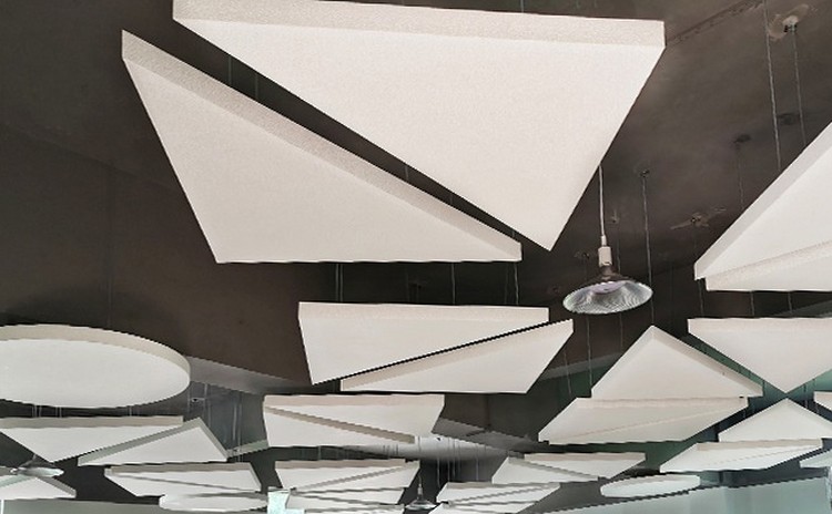 智慧教室有回聲用什么吸音材料？